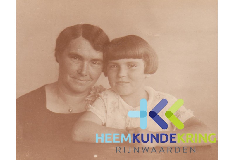 br133 Paula Bruns - vd Loo met Triny zomer 1929